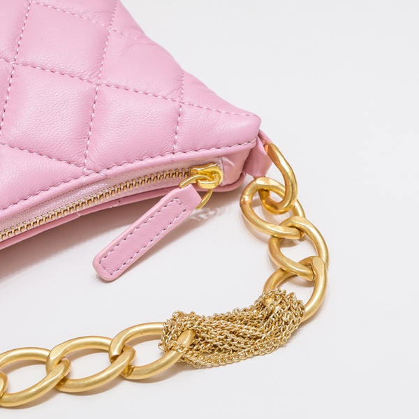 シャネルバッグ角部分ディテール